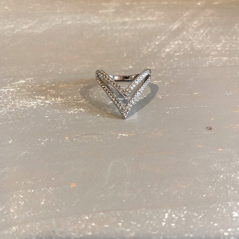 Cubic Zirconia Silver Plated Size 7 Ring NEW Point Unique